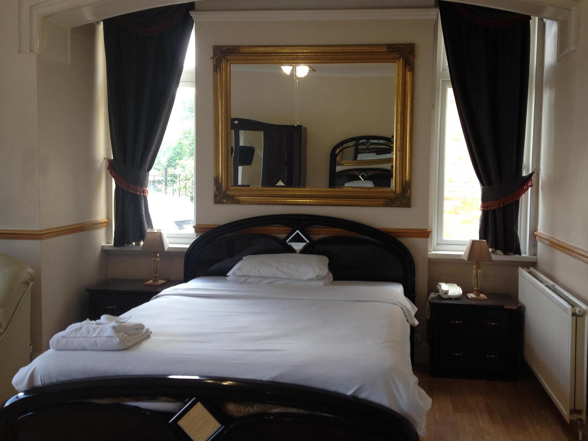Skyways Hotel Slough Ngoại thất bức ảnh