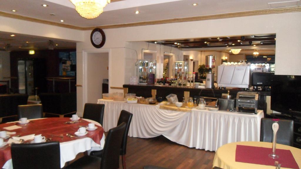 Skyways Hotel Slough Ngoại thất bức ảnh