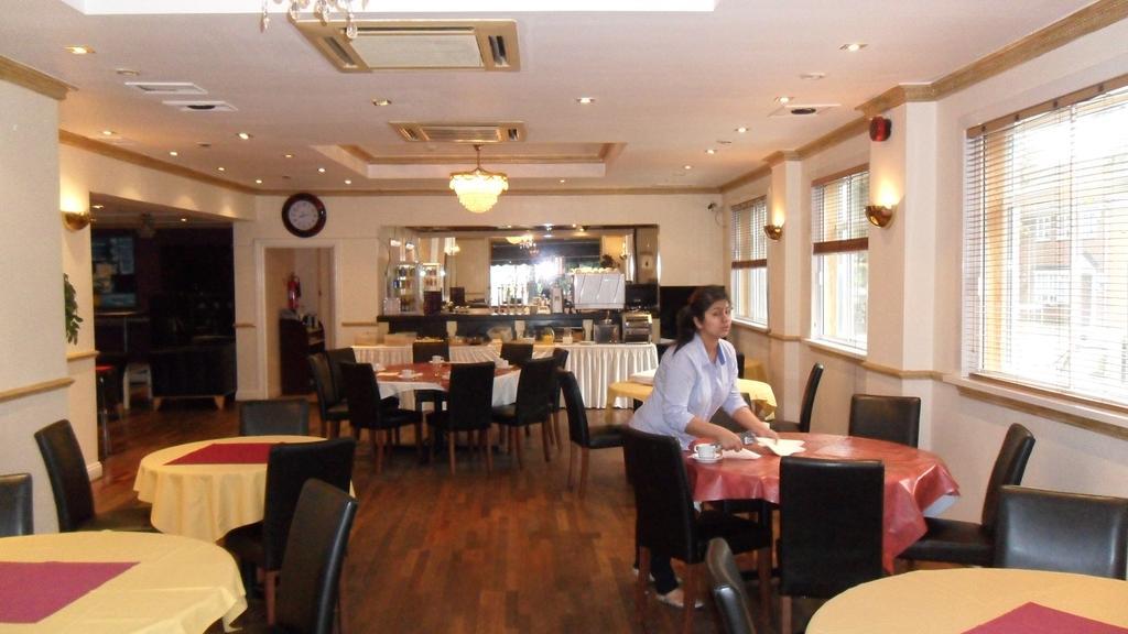Skyways Hotel Slough Ngoại thất bức ảnh